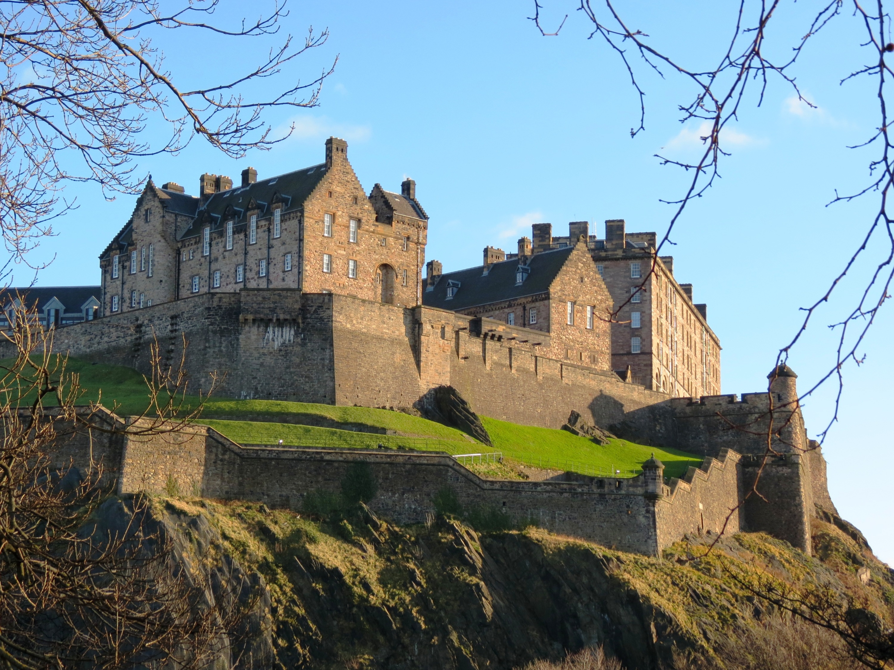 Living in the shadow of Edinburgh castle â€“ The Highland Echo