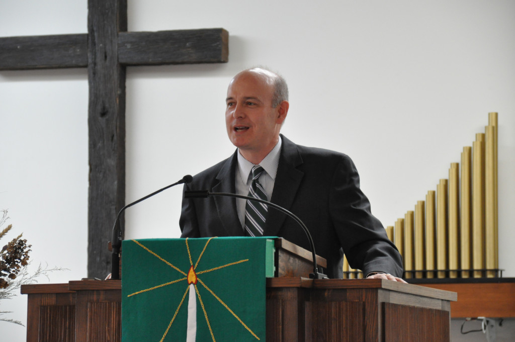 President Bogart speaks about Highland Presbyterian’s relationship with Maryville. He used his background in economics for the framework of his sermon. Photo Courtesy of Dave Young