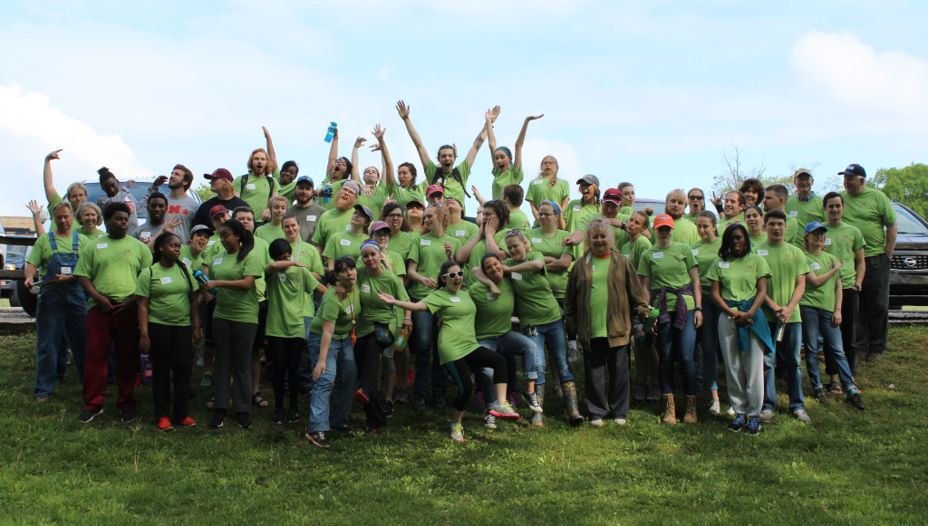 Students clean woods during KT Weekend