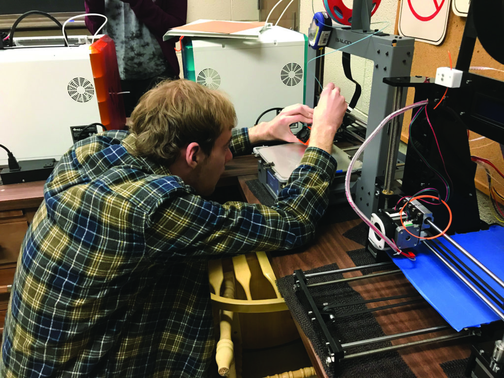 Maryville College’s new 3D printing club tackles the world in a new dimension